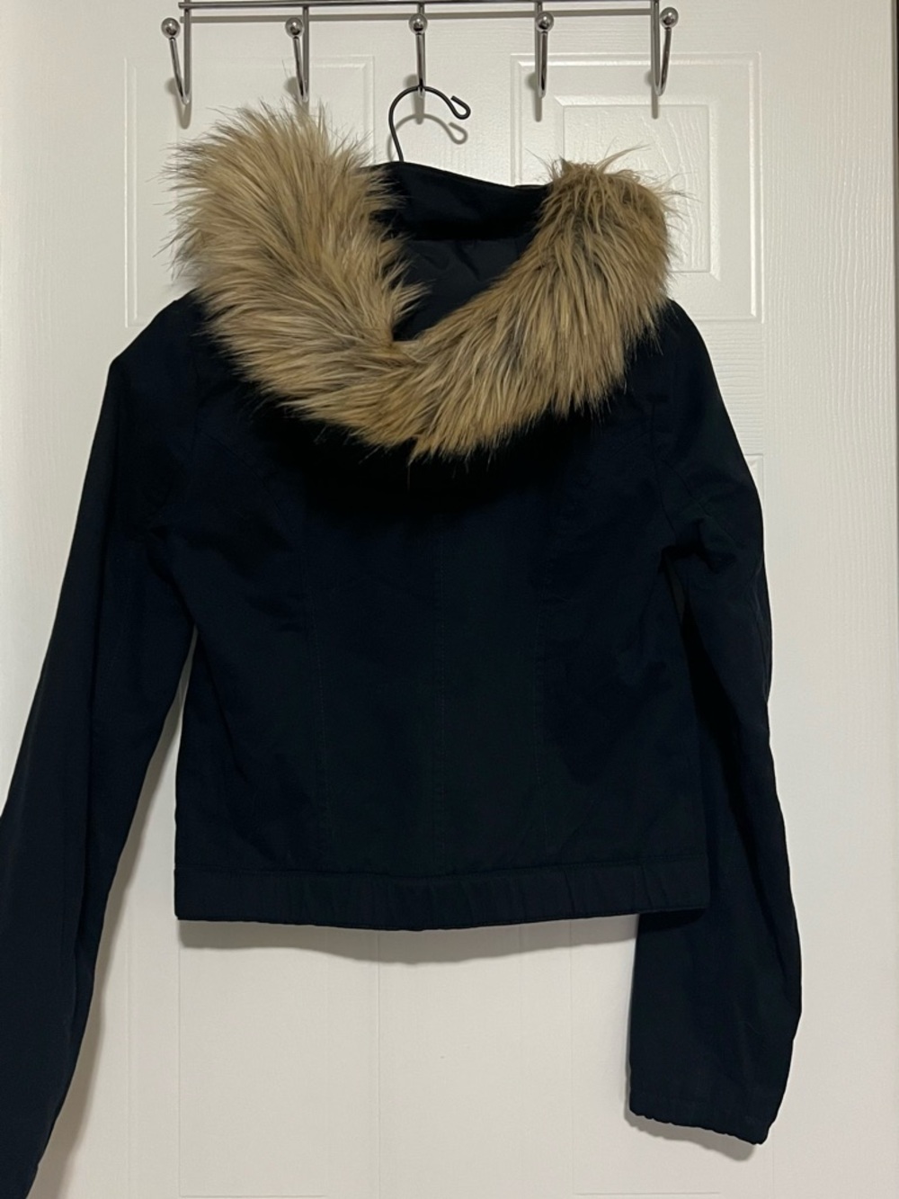 BNWT- Hollister Navy Hooded Jacket with Detachable Faux Fur Trim - Picture 4 of 7